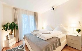 Luxury Home Cinema 2R Apt + Balcony / 65M²